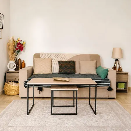 Sleeps 4 - Garage - Swimming Pool - Ac - Garden